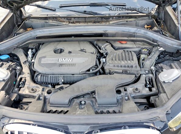 WBXJG7C02M5T42579 2021 BMW X1 Black Շարժիչի բաժամունքի տեսք