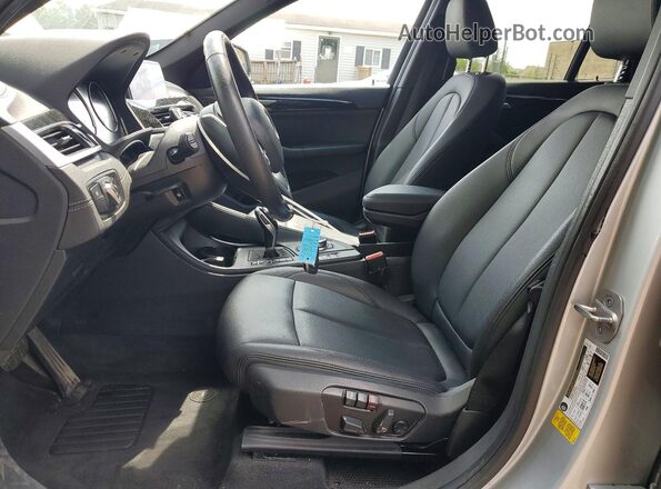 WBXJG7C03L5P72085 2020 BMW X1 Silver Vista interior delantera