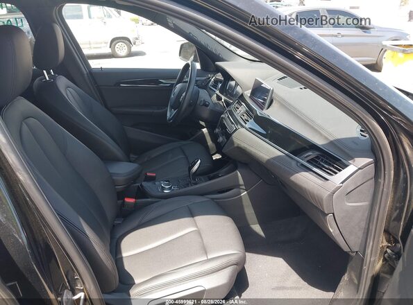 WBXJG7C03M5T30652 2021 BMW X1 Black Front interior view