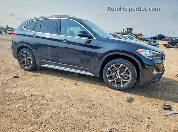WBXJG7C03M5U23123 2021 BMW X1 Black Przód prawy