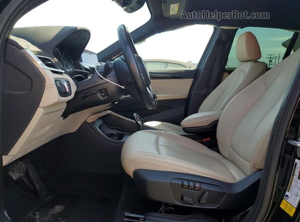 WBXJG7C04L5P50337 2020 BMW X1 Black Widok wnętrza z przodu