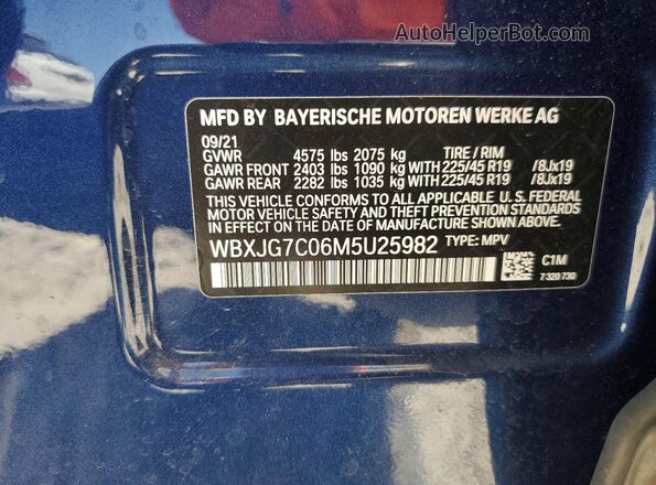 WBXJG7C06M5U25982 2021 BMW X1 Blue Vista de la etiqueta del VIN