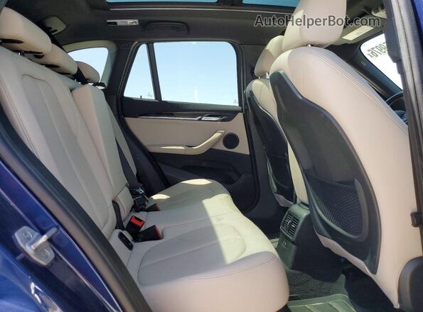 WBXJG7C06M5U25982 2021 BMW X1 Blue Vista interior trasera