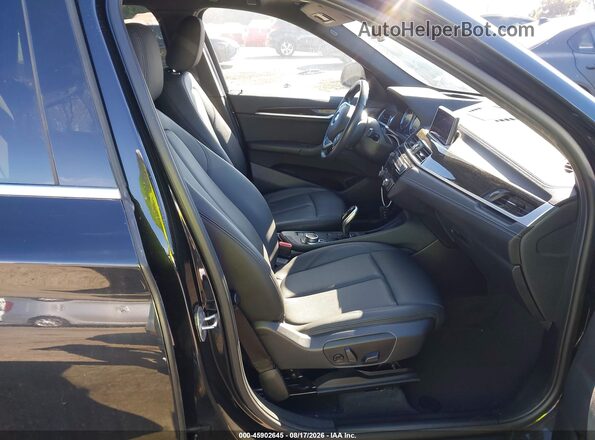 WBXJG7C06N5U57123 2022 BMW X1 Черный Вид салона спереди