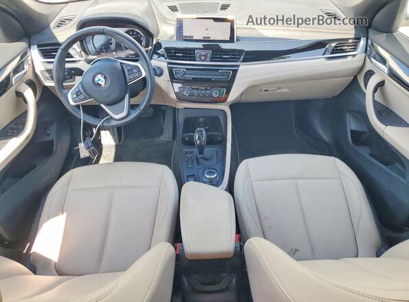 WBXJG7C08M5S79830 2021 BMW X1 White Widok deski rozdzielczej