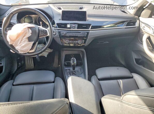 WBXJG9C02L5P23648 2020 BMW X1 Blue წინა პანელის ხედი