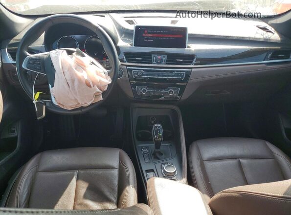 WBXJG9C02L5P85325 2020 BMW X1 Black წინა პანელის ხედი