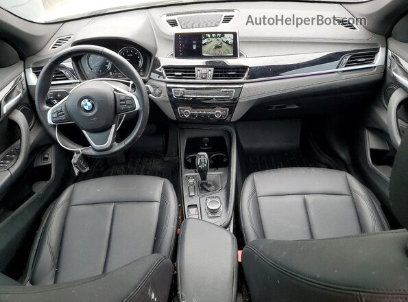 WBXJG9C03L5P89450 2020 BMW X1 White Вид панелі приладів