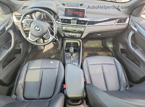 WBXJG9C03M5T59208 2021 BMW X1 Black Առջևի վահանակի տեսք