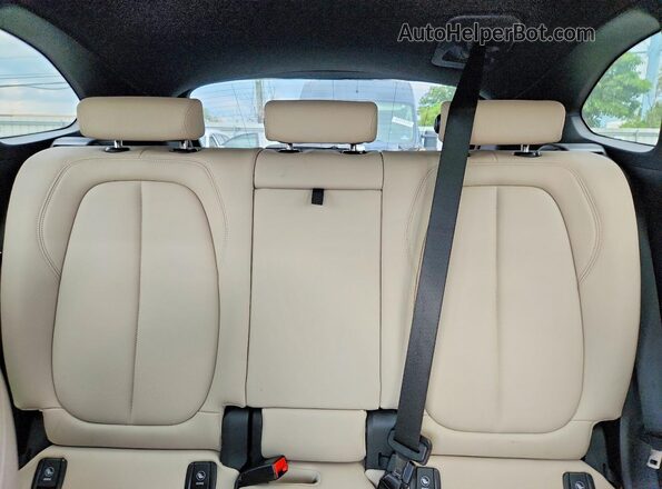 WBXJG9C04M3M76355 2021 BMW X1 White უკანა სავარძლების ხედი