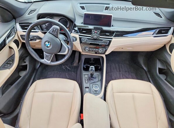 WBXJG9C04M3M76355 2021 BMW X1 White წინა პანელის ხედი