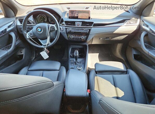 WBXJG9C05L5P84640 2020 BMW X1 Blue Առջևի վահանակի տեսք
