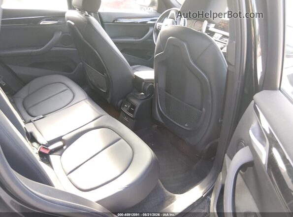 WBXJG9C05M5S28099 2021 BMW X1 Черный Вид наклейки с VIN-кодом