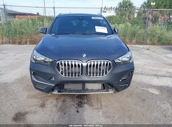 WBXJG9C06M5T33833 2021 BMW X1 Gray Vista frontal