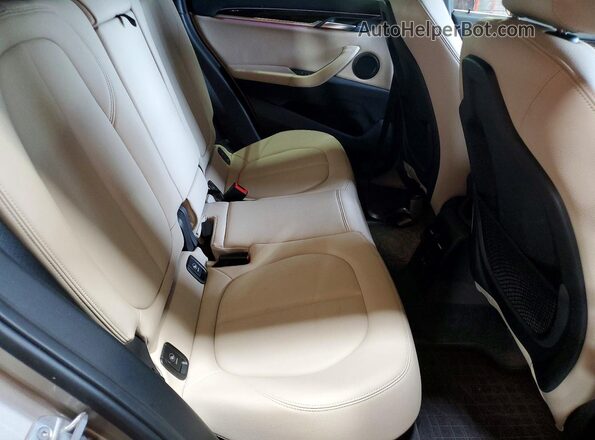 WBXJG9C07M5U46920 2021 BMW X1 Tan უკანა სალონის ხედი