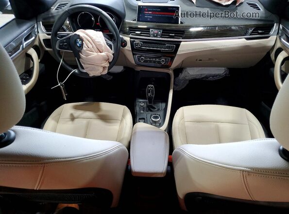 WBXJG9C07M5U46920 2021 BMW X1 Tan წინა პანელის ხედი