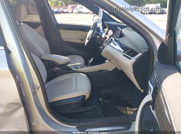 WBXJG9C08M5S20482 2021 BMW X1 Silver Սալոնի դիմացի տեսք