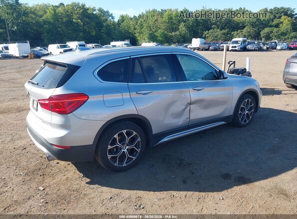 WBXJG9C08M5S20482 2021 BMW X1 Silver Սարքավորումների վահանակի տեսք