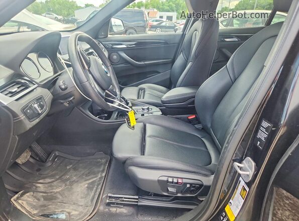 WBXJG9C09L5P41399 2020 BMW X1 Black წინა სალონის ხედი