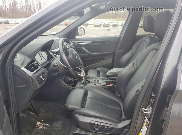 WBXJG9C09L5R45796 2020 BMW X1 Gray წინა სალონის ხედი