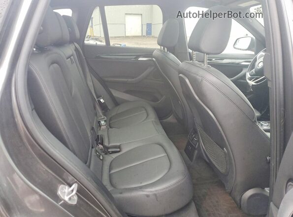 WBXJG9C09L5R45796 2020 BMW X1 Gray უკანა სალონის ხედი