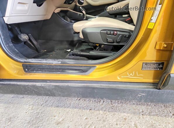 WBXYH9C00L5N87712 2020 BMW X2 Gold Widok naklejki z numerem VIN
