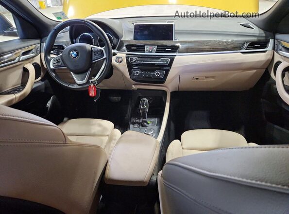 WBXYH9C00L5N87712 2020 BMW X2 Gold Widok deski rozdzielczej
