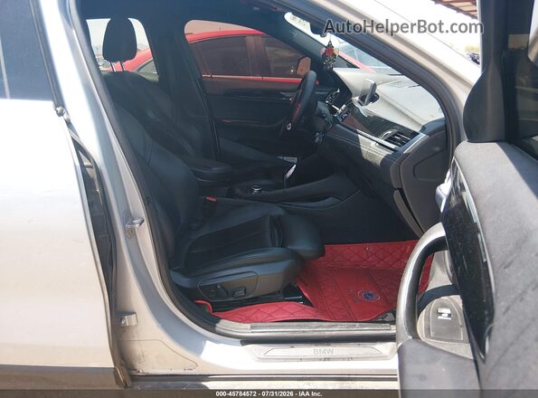 WBXYH9C02L5P33527 2020 BMW X2 Silver წინა სალონის ხედი