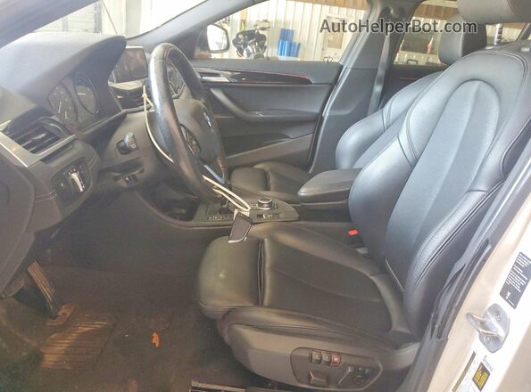 WBXYH9C05L5P22070 2020 BMW X2 White Вид салону спереду