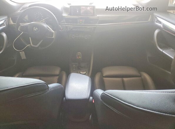 WBXYH9C05L5P22070 2020 BMW X2 White Вид панелі приладів