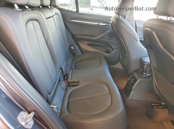 WBXYH9C09L5P34514 2020 BMW X2 Charcoal Вид задньої частини салону