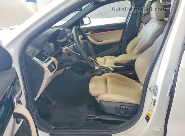 WBXYJ1C02L5P44923 2020 BMW X2 Белый Вид салона спереди