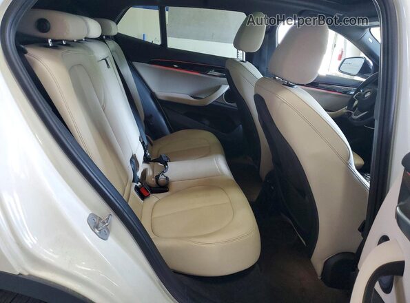 WBXYJ1C02L5P44923 2020 BMW X2 Белый Вид задней части салона