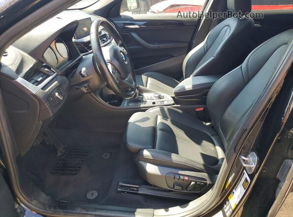 WBXYJ1C03N5U32645 2022 BMW X2 Черный Вид салона спереди