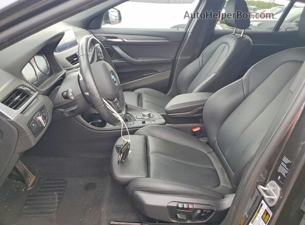 WBXYJ1C07N5T56539 2022 BMW X2 Gray Vista interior delantera