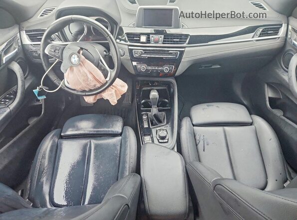 WBXYJ3C33JEJ81738 2018 BMW X2 White Вид панелі приладів