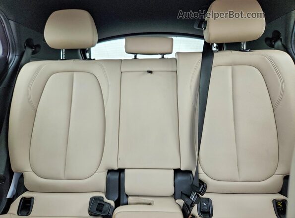 WBXYJ3C35JEJ83734 2018 BMW X2 Gray Vista de los asientos traseros