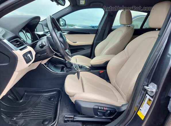 WBXYJ3C35JEJ83734 2018 BMW X2 Gray Vista interior delantera