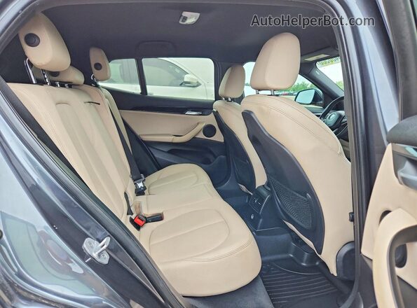 WBXYJ3C35JEJ83734 2018 BMW X2 Gray Vista interior trasera