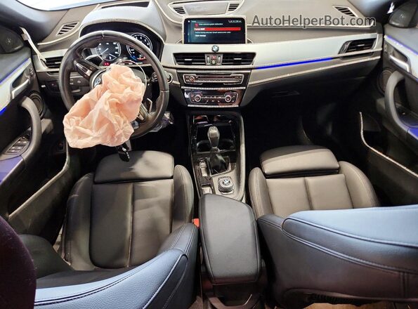 WBXYJ5C32JEF71891 2018 BMW X2 Blue Vista del salpicadero