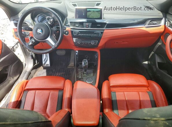 WBXYN1C59KES54929 2019 BMW X2 White Vista del salpicadero