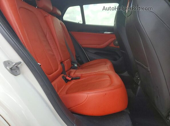 WBXYN1C59KES54929 2019 BMW X2 White Vista de los asientos traseros