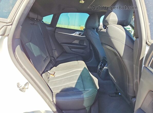 WBY23HD05SFU10865 2025 BMW I4 White Vista de los asientos traseros