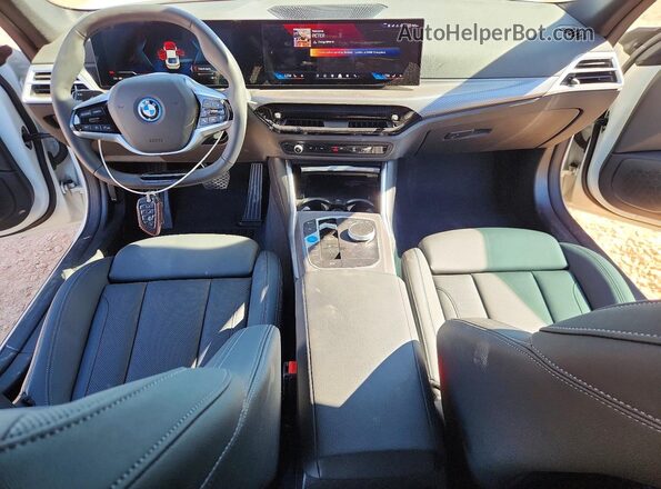 WBY23HD05SFU10865 2025 BMW I4 White Vista del salpicadero