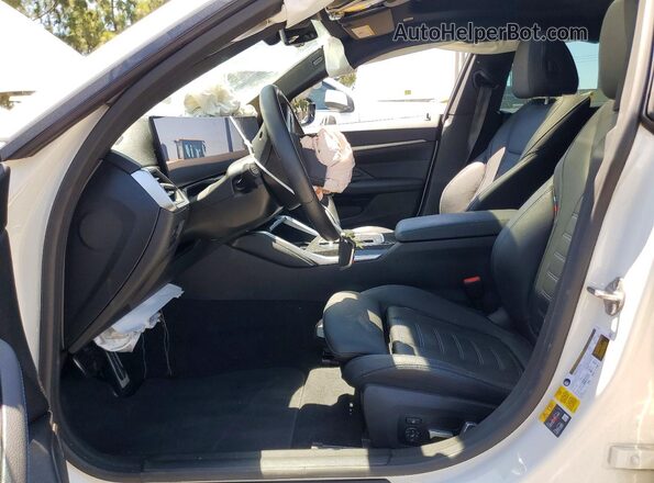 WBY33AW08PFR18067 2023 BMW I4 White Vista interior delantera
