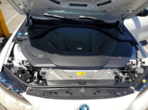 WBY33AW08PFR18067 2023 BMW I4 White Vista interior trasera