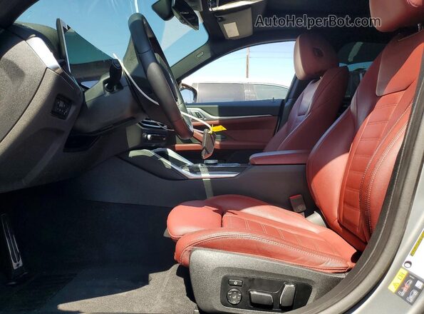 WBY33AW08RFT27630 2024 BMW I4 Silver Вид салону спереду