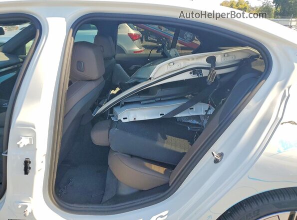 WBY33FK05RCT06254 2024 BMW OTHER White Հետևի նստատեղերի տեսք