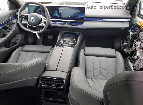 WBY33FK09RCS04214 2024 BMW OTHER White Առջևի վահանակի տեսք