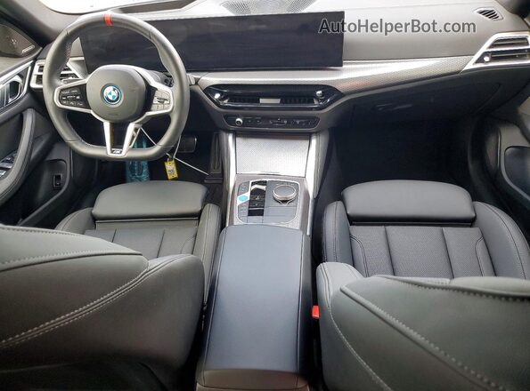 WBY33HD04SFT93383 2025 BMW I4 Black Առջևի վահանակի տեսք